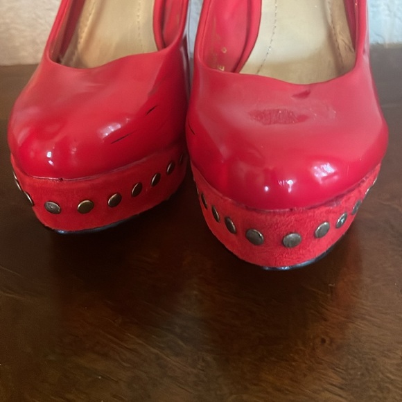 Vintage red platform studded heels - Picture 3 of 6